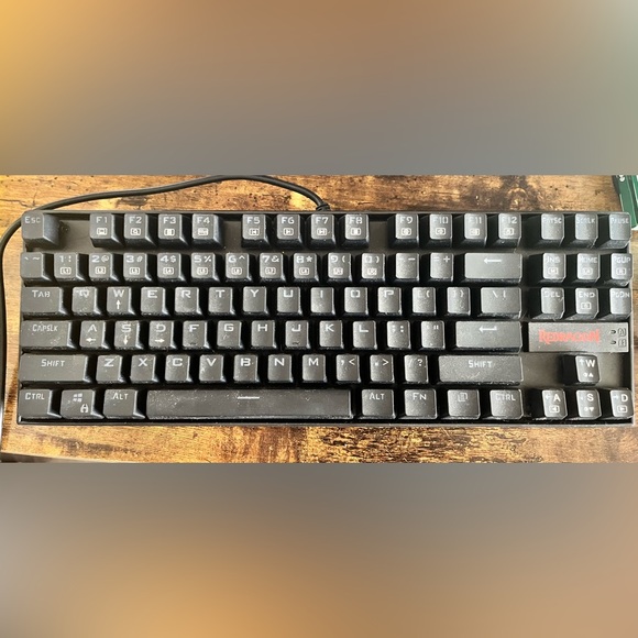 Redragon K552 Wired Mechanical Gaming Keyboard plus Speaker - Picture 2 of 6